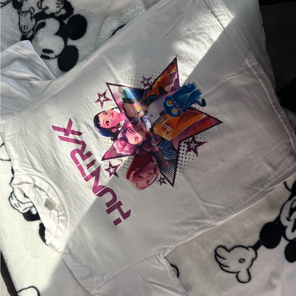 KPOP DEMON HUNTERS White Graphic T-Shirt- Kids Size: XS 5/6